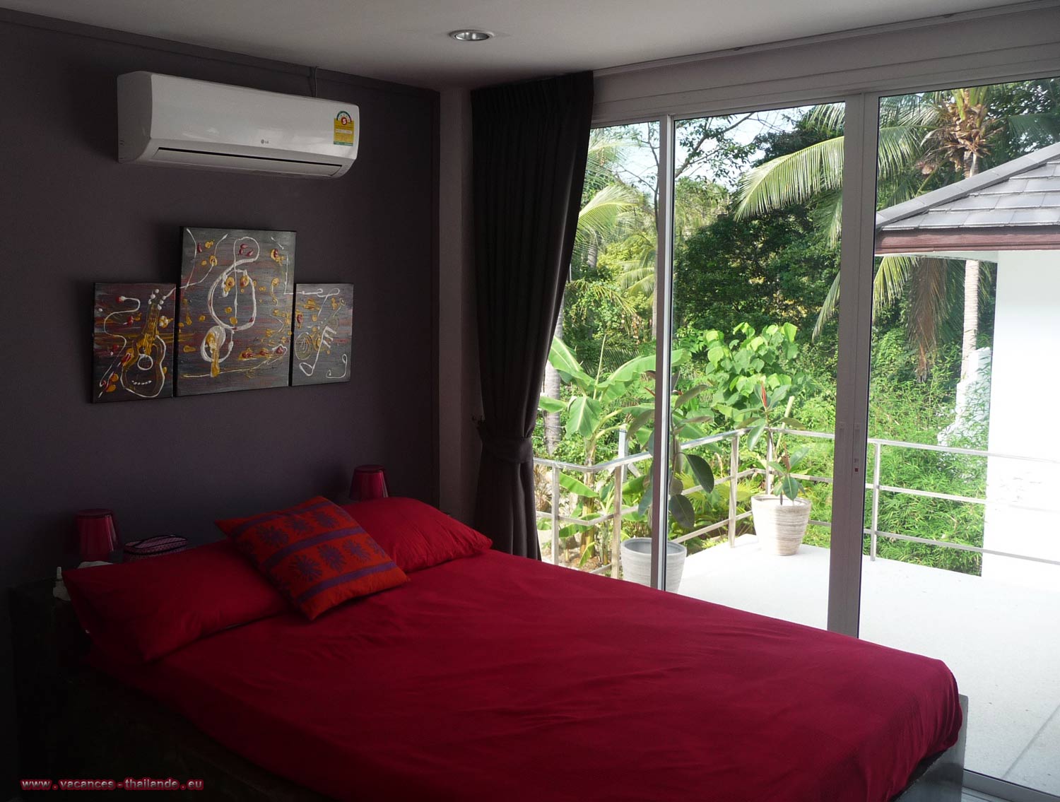 holiday-thailand house with the red room and double bed with 1.5 m rented scooters for your problem without displacement,